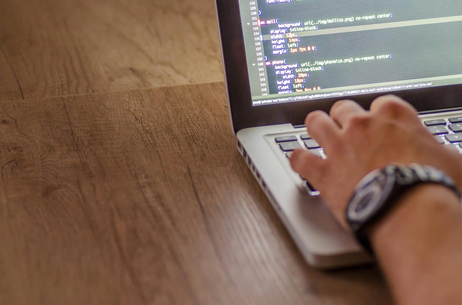 Hands typing on a keyboard, representing the use of Endpoint Detection & Response (EDR) software to safeguard businesses in an evolving threat landscape.